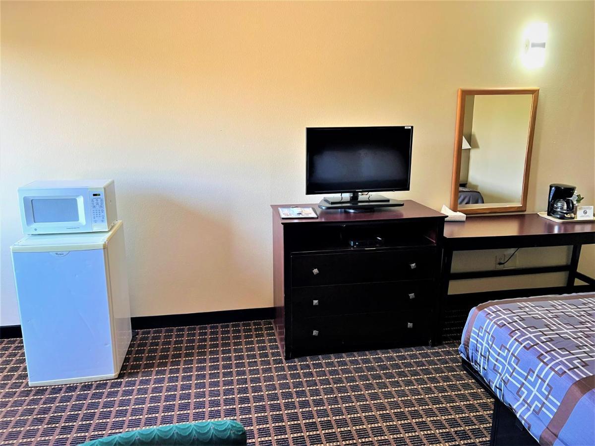 Designer Inn And Suites Toledo Exterior foto